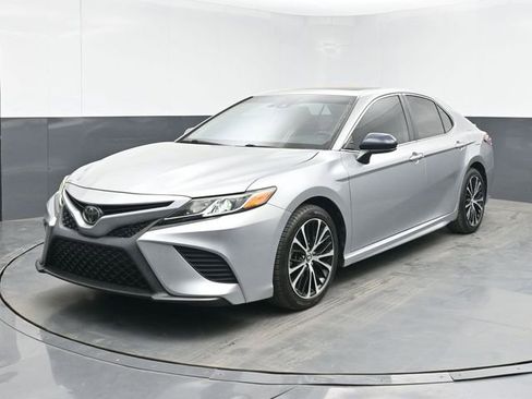 Used 2020 Toyota Camry SE FWD image 5