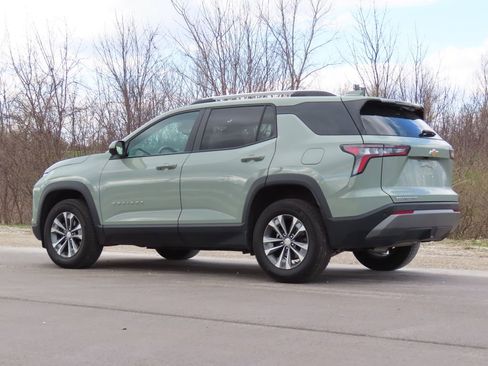 Used 2025 Chevrolet Equinox LT w/ Convenience Package II image 4