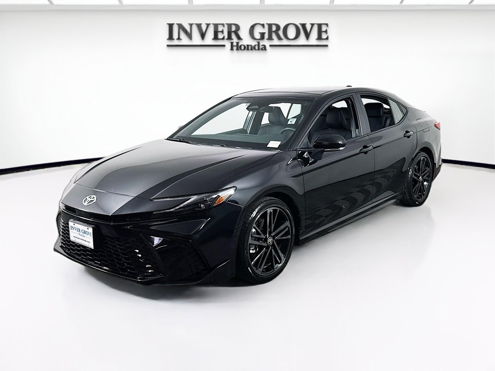 Used 2025 Toyota Camry XSE FWD image 1