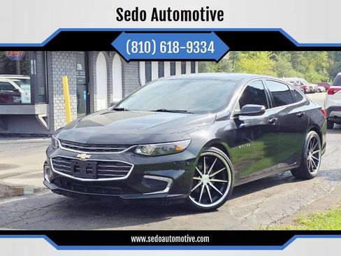 Used 2017 Chevrolet Malibu LT FWD image 1