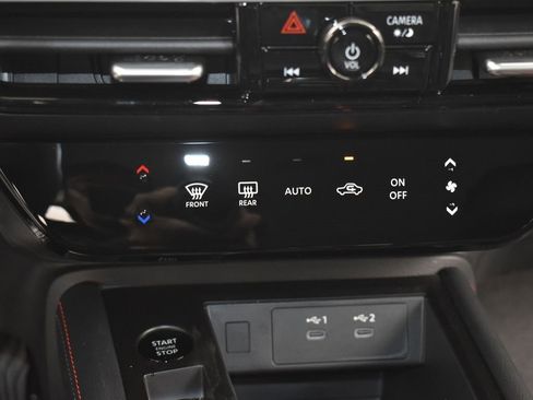 Certified 2025 Nissan Kicks SR image 11