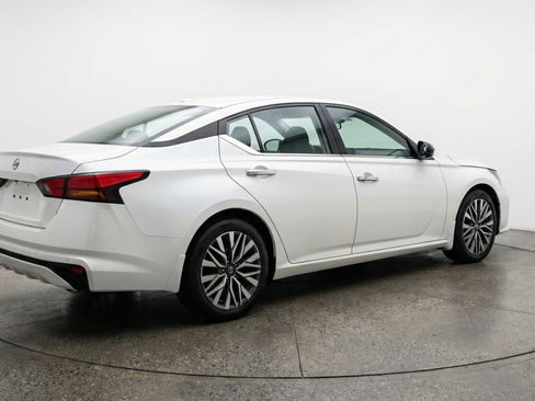 Used 2025 Nissan Altima 2.5 SV image 9