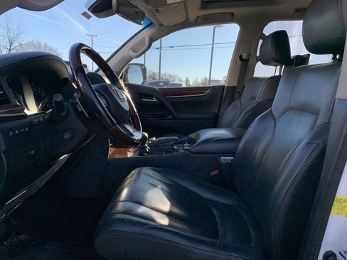 Used 2017 Lexus LX 570 4WD image 16