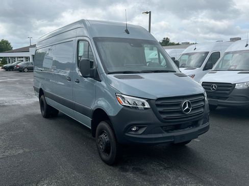 Used 2024 Mercedes-Benz Sprinter 3500 image 6