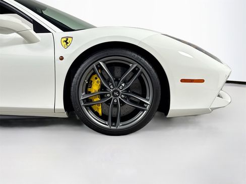 Certified 2016 Ferrari 488 GTB Base image 25