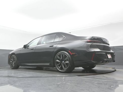 Used 2023 BMW i7 xDrive60 AWD/4WD image 11