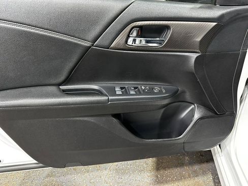 Used 2016 Honda Accord Sport image 11
