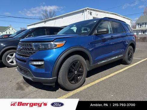 Used 2022 Ford Explorer XLT w/ Equipment Group 202A image 1