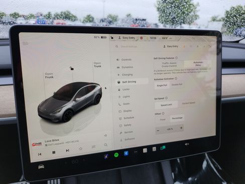 Used 2025 Tesla Model Y Performance AWD/4WD image 29