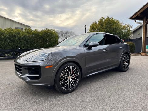 Used 2025 Porsche Cayenne GTS image 4