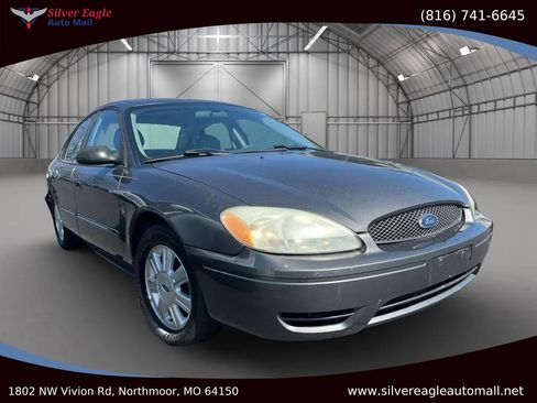 Used 2004 Ford Taurus SEL image 4