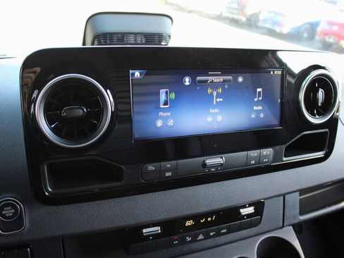 Used 2025 Mercedes-Benz Sprinter 2500 image 16