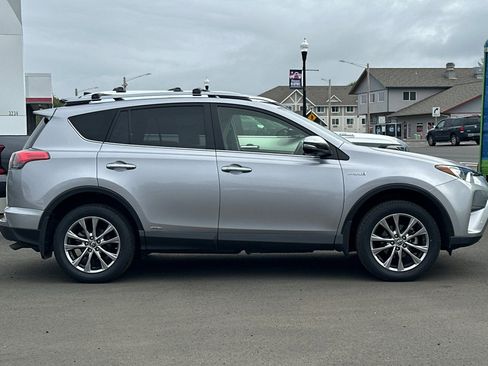 Used 2018 Toyota RAV4 Limited w/ Advanced Technology Package AWD/4WD image 3