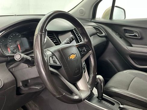 Used 2022 Chevrolet Trax LT w/ Driver Confidence Package AWD/4WD image 15