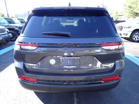 New 2025 Jeep Grand Cherokee Altitude AWD/4WD image 3