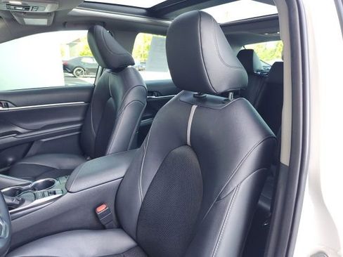 Used 2019 Toyota Camry XSE w/ Navigation Package FWD image 15