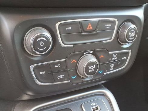 Used 2021 Jeep Compass Latitude image 16