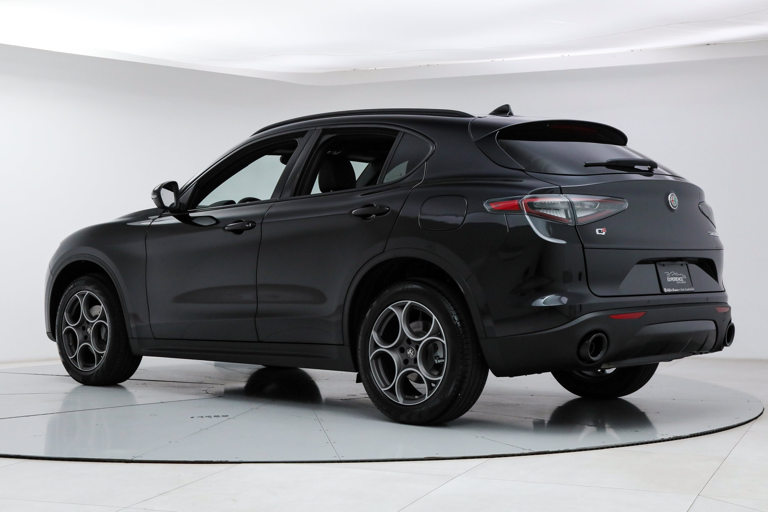 Used 2026 Alfa Romeo Stelvio Sprint w/ Convenience Package AWD/4WD image 3