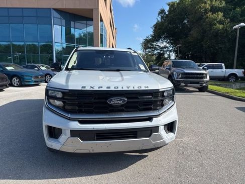 Used 2025 Ford Expedition Platinum AWD/4WD image 11