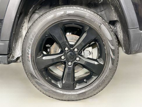 Used 2023 Jeep Grand Cherokee Limited w/ Luxury Tech Group II image 11