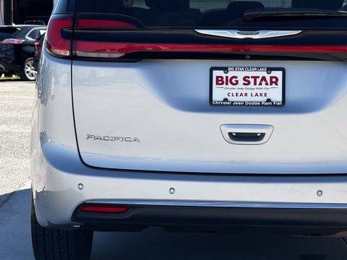 Used 2023 Chrysler Pacifica Limited image 12