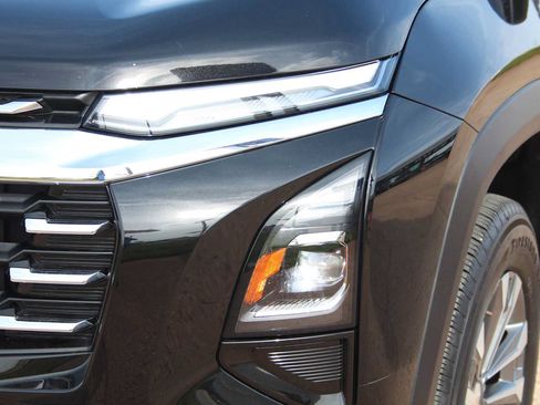 Used 2026 Chevrolet Equinox LT FWD image 5