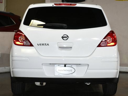 Used 2009 Nissan Versa 1.8 S w/ PWR Pkg image 2