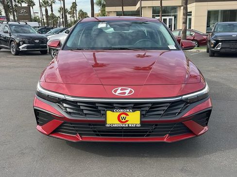 Used 2026 Hyundai Elantra SE FWD image 4