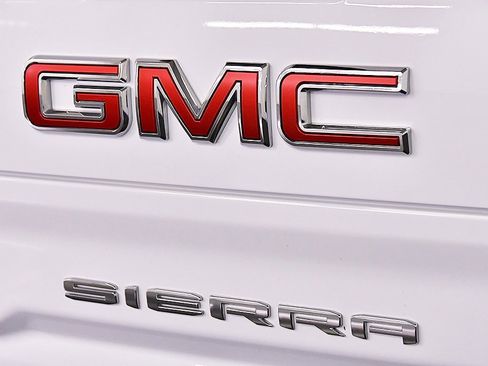 Used 2025 GMC Sierra 1500 SLT image 12