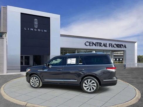 Used 2024 Lincoln Navigator Reserve image 7