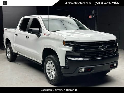 Used 2021 Chevrolet Silverado 1500 LT Trail Boss w/ Convenience Package II image 9