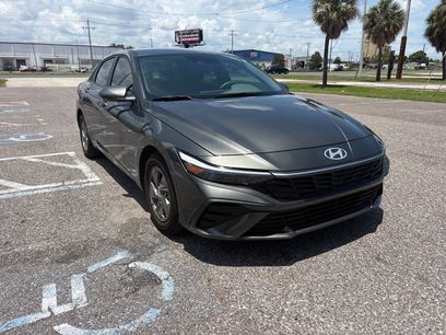 Used 2025 Hyundai Elantra SE