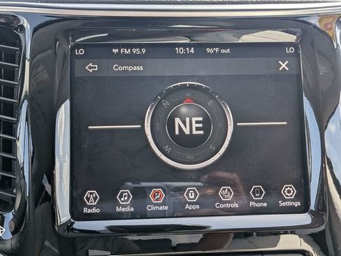 Used 2019 Jeep Cherokee Limited w/ Technology Group FWD image 24