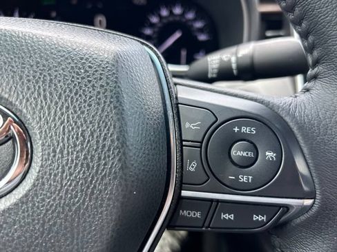 Used 2022 Toyota Avalon XLE FWD image 17