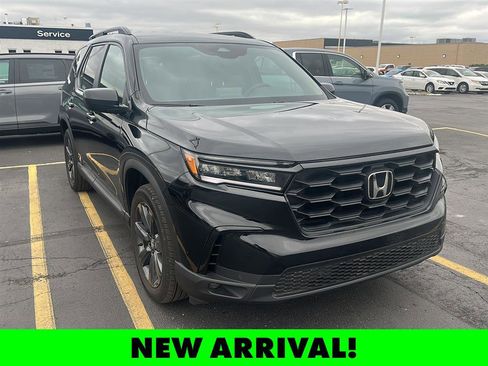 Certified 2025 Honda Pilot Sport image 1