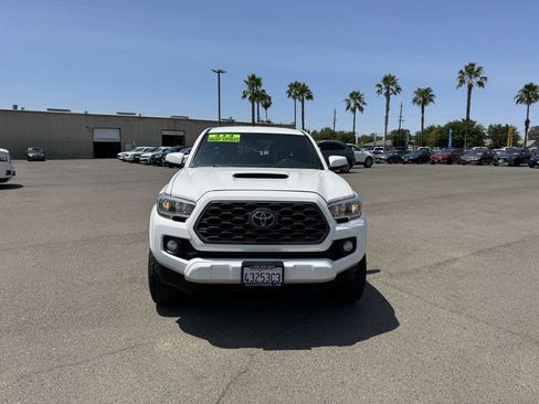Used 2021 Toyota Tacoma TRD Sport w/ Technology Package image 4