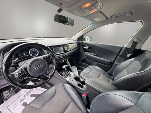 Used 2017 Kia Niro EX FWD image 9