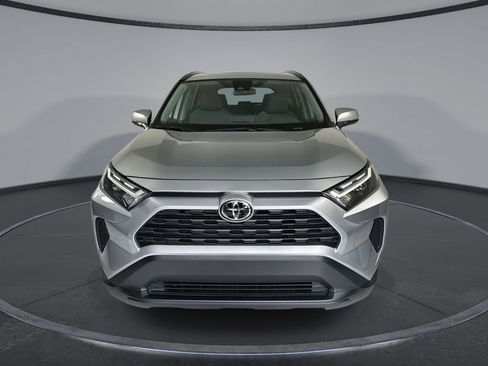 Used 2025 Toyota RAV4 XLE w/ Convenience Package FWD image 3
