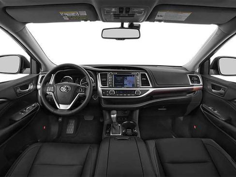 Used 2014 Toyota Highlander XLE AWD/4WD image 9