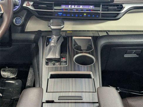 Certified 2022 Toyota Sienna Platinum FWD image 44