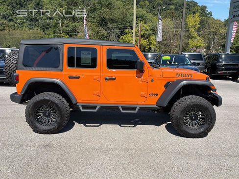 Used 2025 Jeep Wrangler Unlimited Sport AWD/4WD image 14