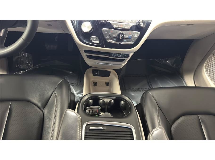 Used 2024 Chrysler Pacifica Touring-L FWD image 32