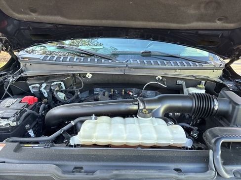 Used 2023 Ford Expedition XLT image 19