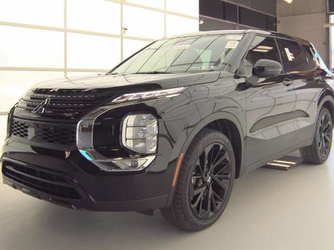 Used 2023 Mitsubishi Outlander SE Black Edition image 6