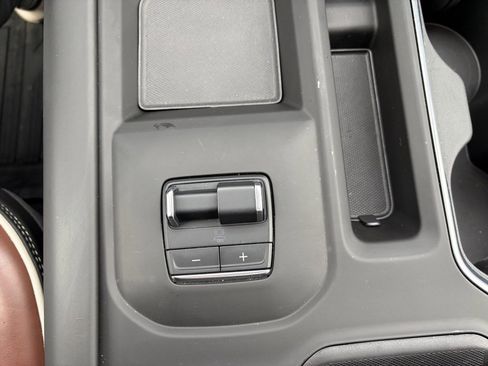 Used 2025 GMC Sierra 2500 Denali Ultimate image 19