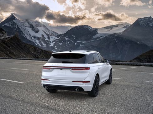 New 2026 Lincoln Corsair Reserve w/ Jet Appearance Package AWD/4WD image 8