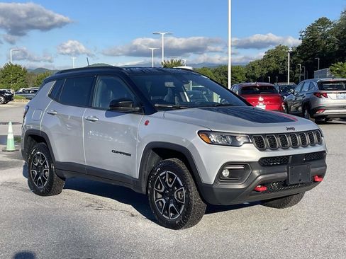 Used 2024 Jeep Compass Trailhawk AWD/4WD image 1