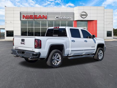Used 2018 GMC Sierra 1500 SLT image 3