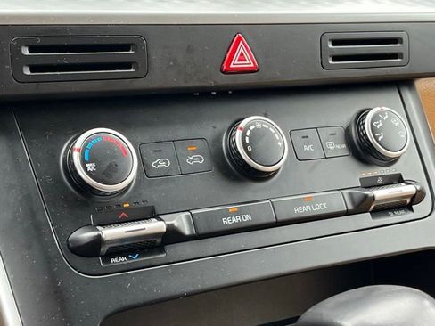 Certified 2023 Kia Carnival LX image 24