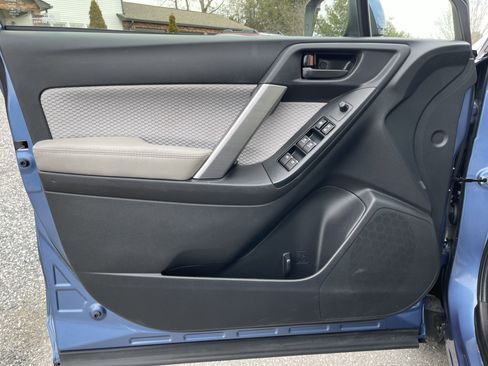 Used 2017 Subaru Forester 2.5i Premium image 9